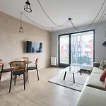 Rivus With Parking In By Renters
