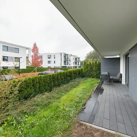 Rivus With Parking In By Renters דירה