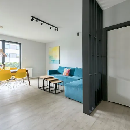 Rivus With Parking In By Renters דירה