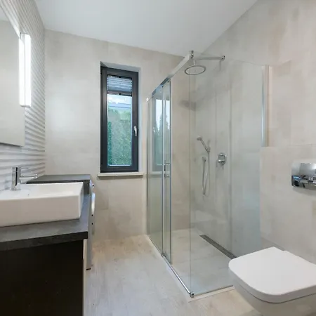 Rivus With Parking In By Renters * גדינייה