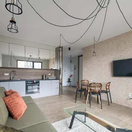 Rivus With Parking In By Renters شقة