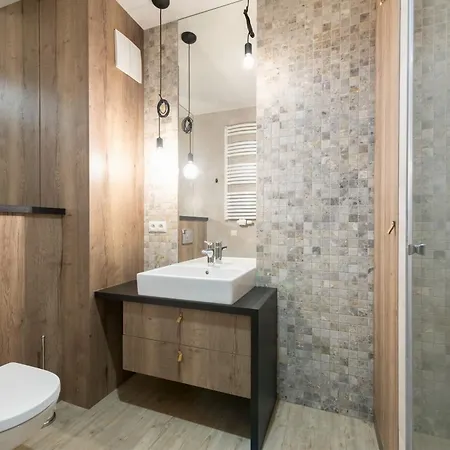 Rivus With Parking In By Renters *