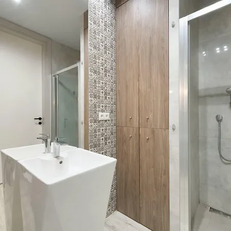 Rivus With Parking In By Renters גדינייה