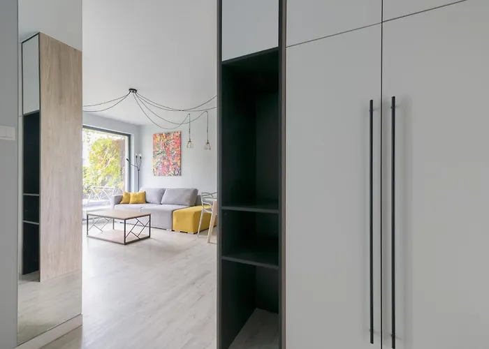 Rivus With Parking In By Renters * غدينيا