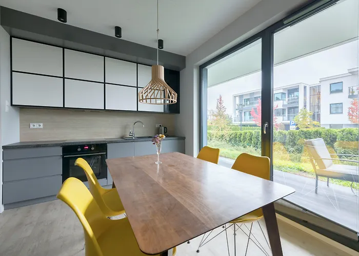 Rivus With Parking In By Renters غدينيا